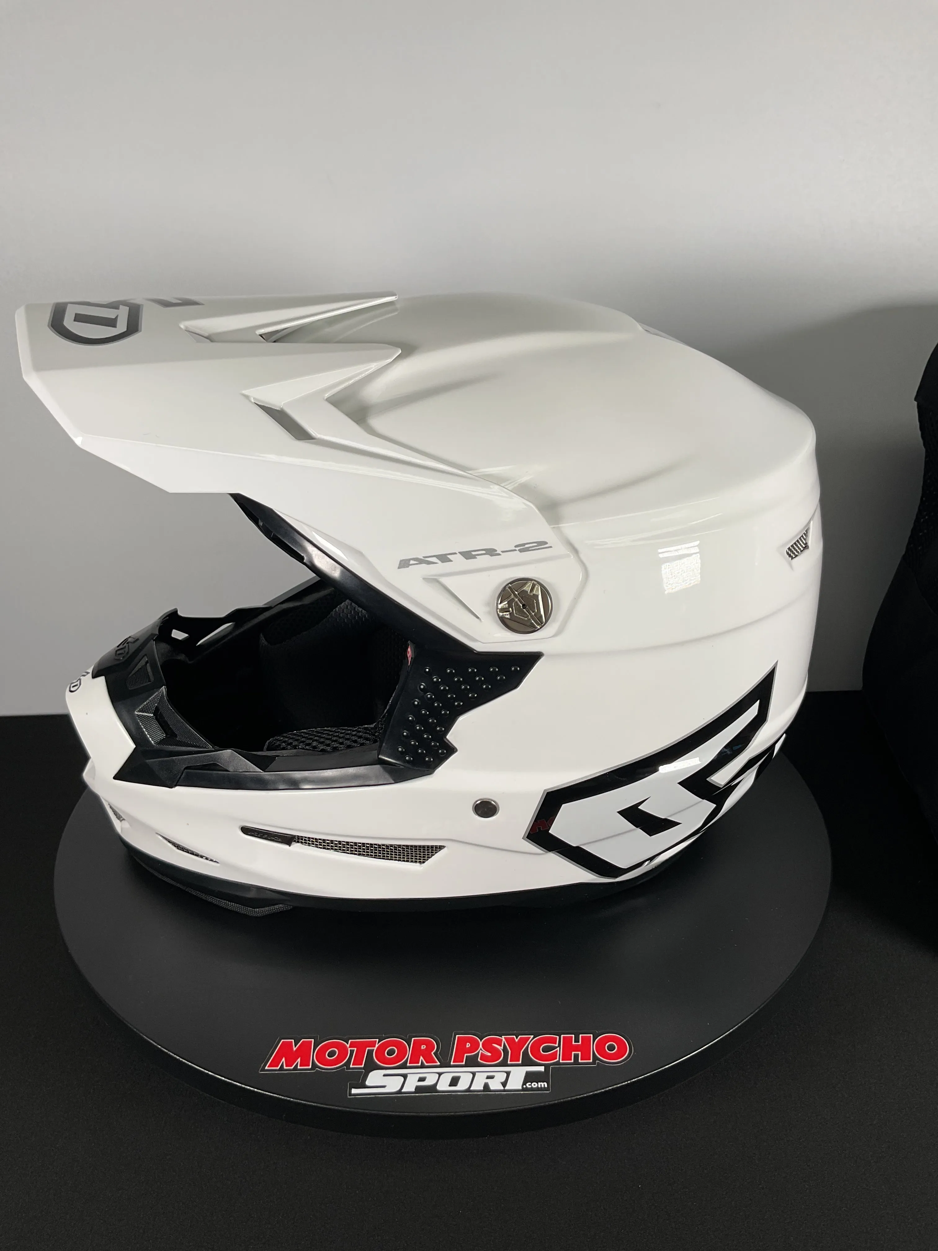 6D ATR-2 Solid Helmet - Gloss White - Size M - MISSING BOX